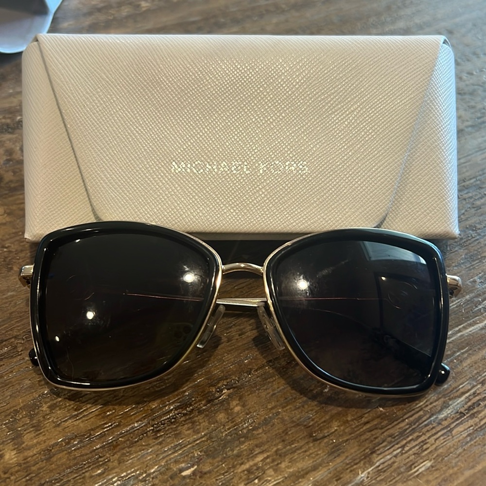 Michael Kors Sunglasses Blk & GLD w case. OMK1067B 10148G 55/18. Slightly used.